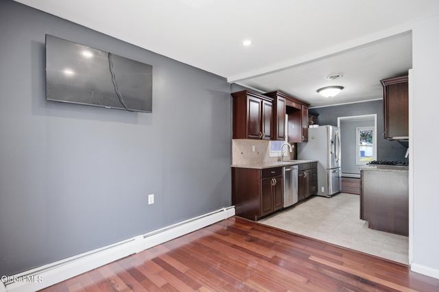 9 Mayhall Street, Colonie, NY 12205