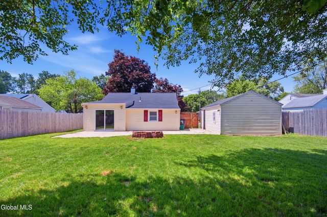 9 Mayhall Street, Colonie, NY 12205