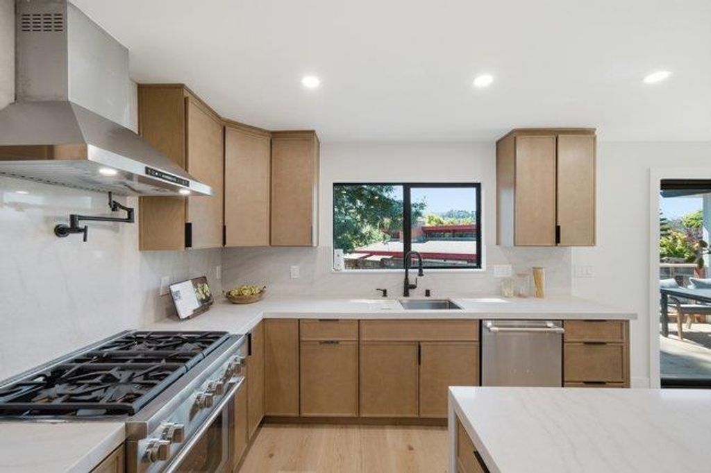 Image 12 of property listing at 80 Hilltop Drive, San Carlos, CA 94070