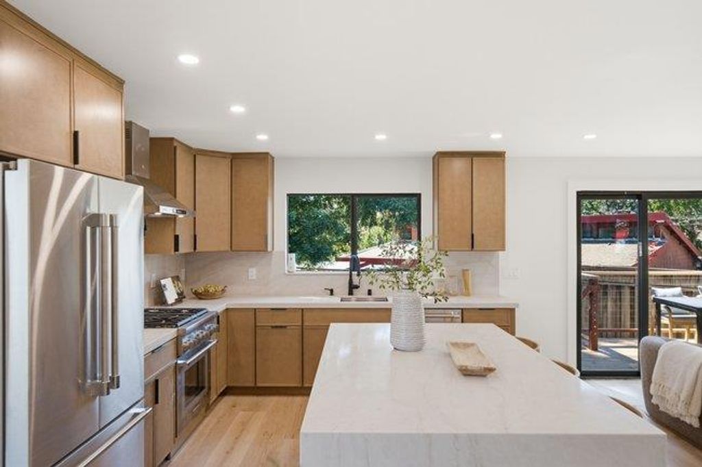 Image 15 of property listing at 80 Hilltop Drive, San Carlos, CA 94070