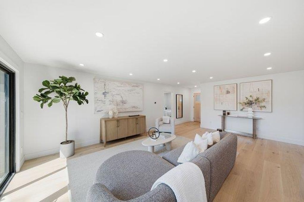 Image 17 of property listing at 80 Hilltop Drive, San Carlos, CA 94070