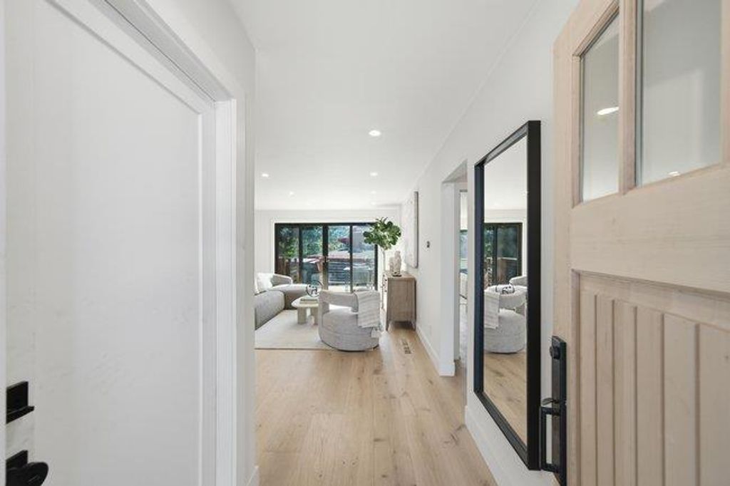 Image 6 of property listing at 80 Hilltop Drive, San Carlos, CA 94070