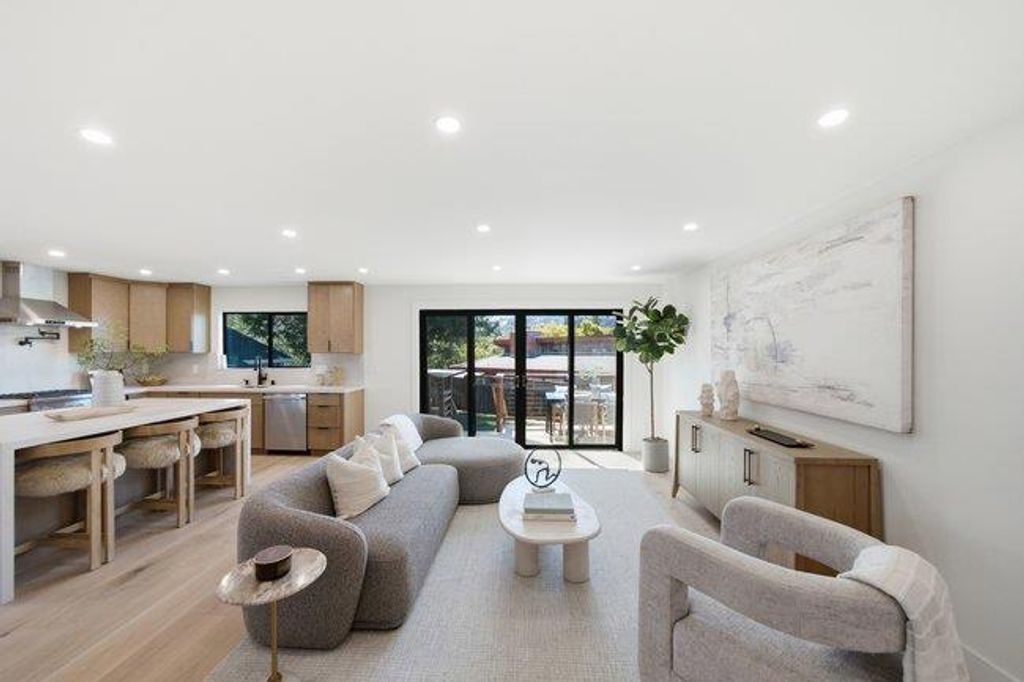 Image 8 of property listing at 80 Hilltop Drive, San Carlos, CA 94070