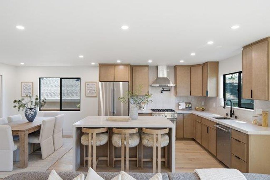 Image 9 of property listing at 80 Hilltop Drive, San Carlos, CA 94070