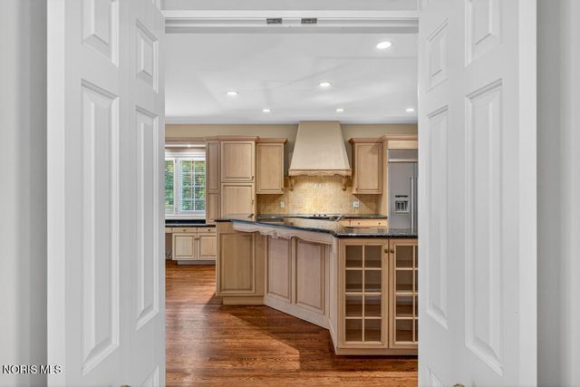 15 Stableside Road, Ottawa Hills, OH 43615