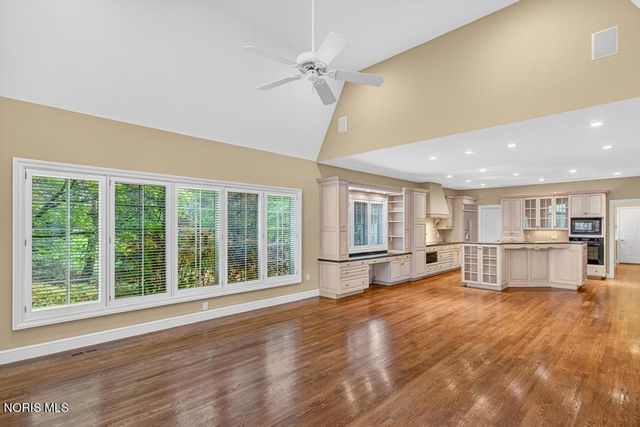 15 Stableside Road, Ottawa Hills, OH 43615