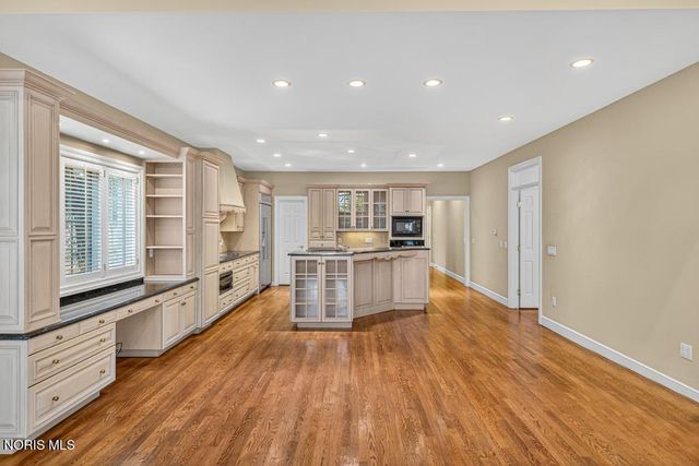 15 Stableside Road, Ottawa Hills, OH 43615