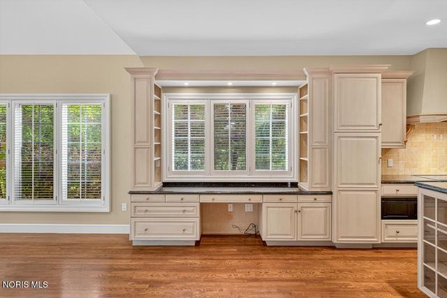 15 Stableside Road, Ottawa Hills, OH 43615
