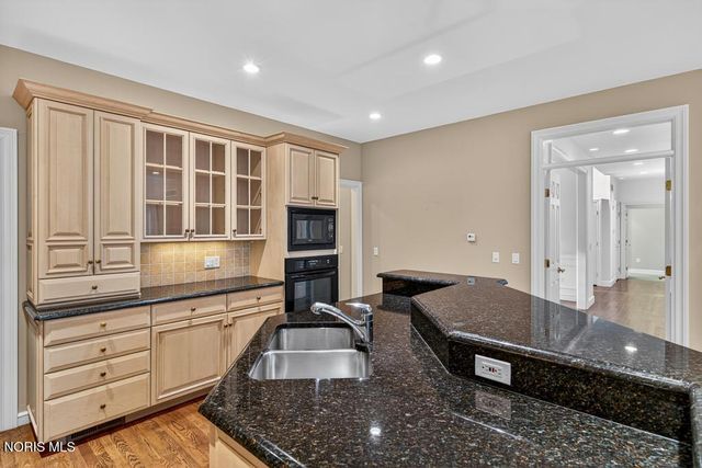 15 Stableside Road, Ottawa Hills, OH 43615
