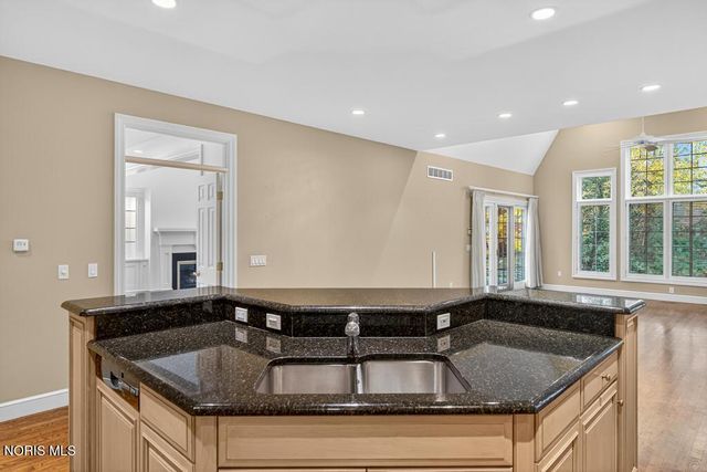 15 Stableside Road, Ottawa Hills, OH 43615