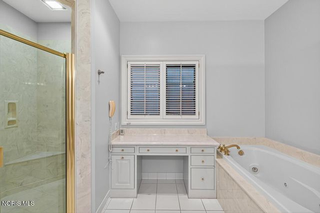 15 Stableside Road, Ottawa Hills, OH 43615