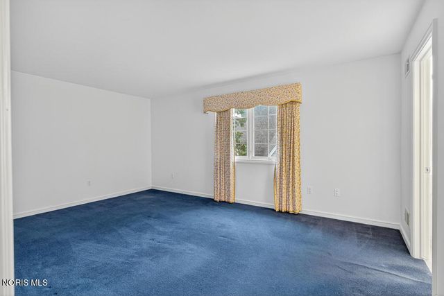 15 Stableside Road, Ottawa Hills, OH 43615