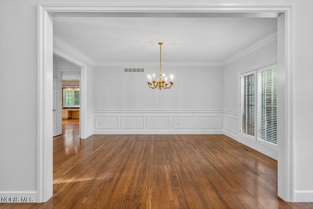 15 Stableside Road, Ottawa Hills, OH 43615