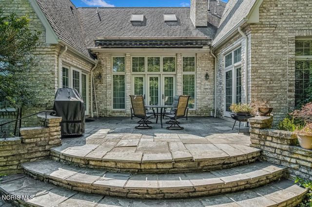 15 Stableside Road, Ottawa Hills, OH 43615