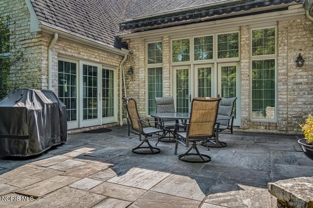 15 Stableside Road, Ottawa Hills, OH 43615