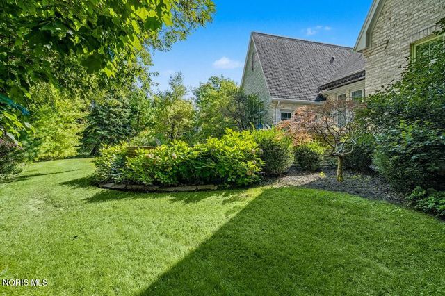 15 Stableside Road, Ottawa Hills, OH 43615