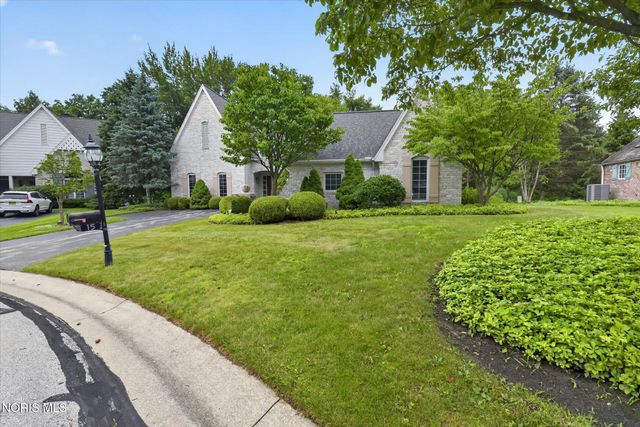 15 Stableside Road, Ottawa Hills, OH 43615