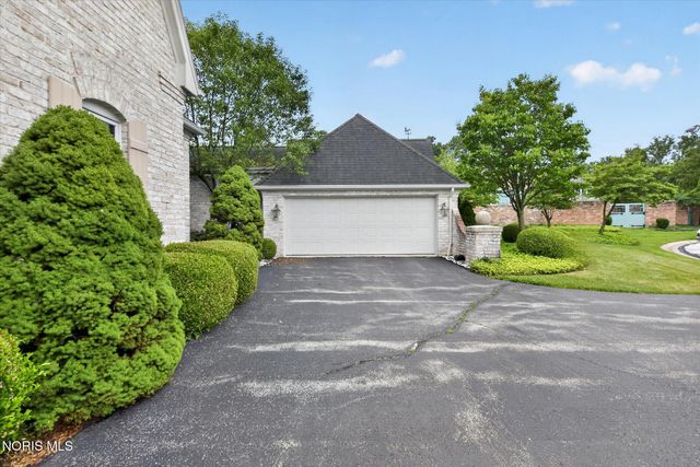 15 Stableside Road, Ottawa Hills, OH 43615