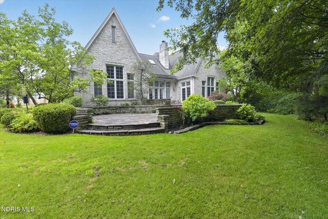 15 Stableside Road, Ottawa Hills, OH 43615