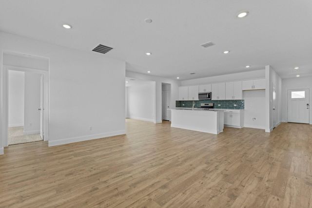 119 Union Pacific DR, Cedar Creek, TX 78612