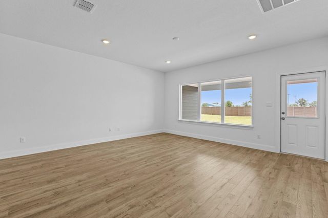 119 Union Pacific DR, Cedar Creek, TX 78612