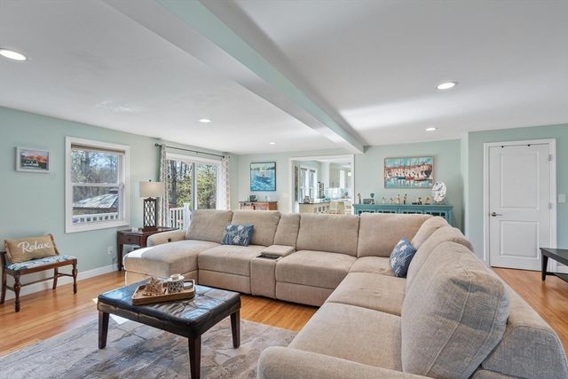 22 Fairfield Dr, Wareham, MA 02571