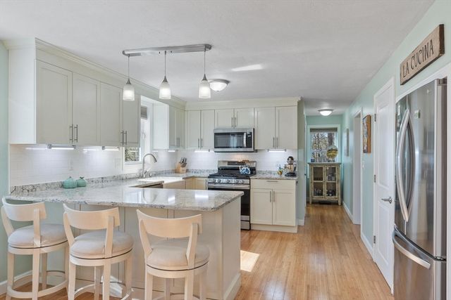22 Fairfield Dr, Wareham, MA 02571