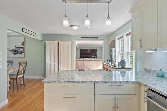 22 Fairfield Dr, Wareham, MA 02571