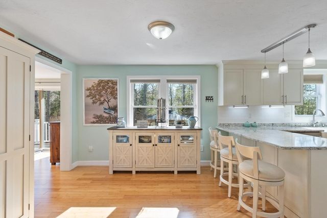 22 Fairfield Dr, Wareham, MA 02571
