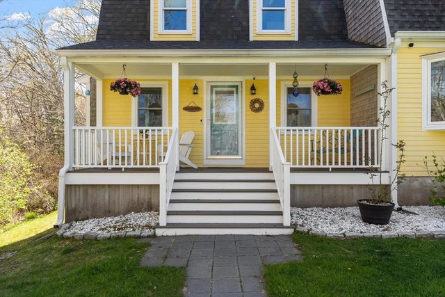 22 Fairfield Dr, Wareham, MA 02571
