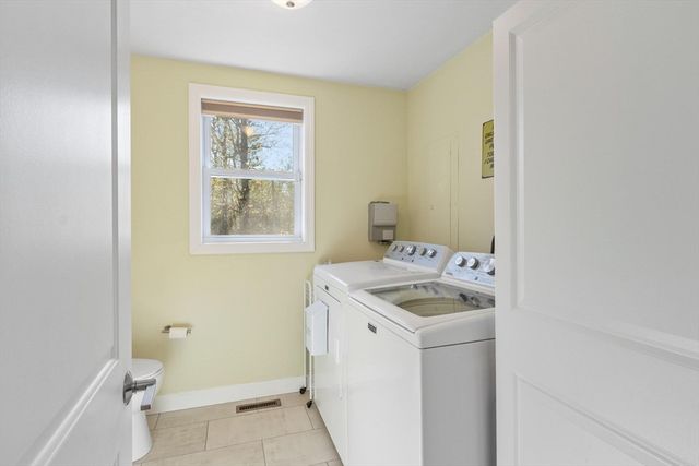 22 Fairfield Dr, Wareham, MA 02571