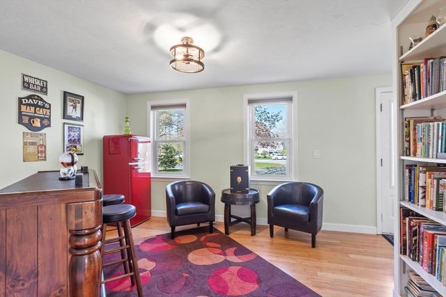 22 Fairfield Dr, Wareham, MA 02571