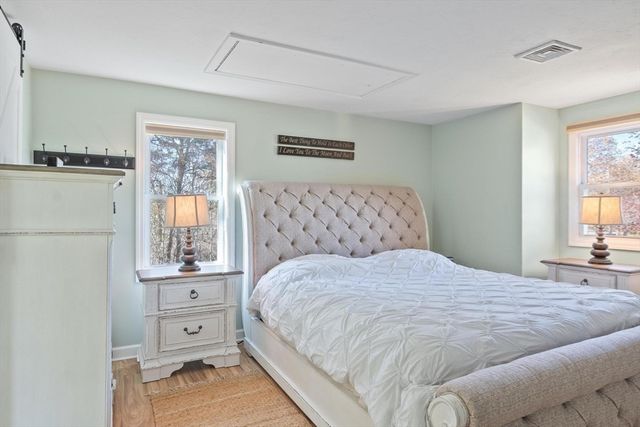 22 Fairfield Dr, Wareham, MA 02571