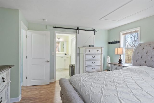 22 Fairfield Dr, Wareham, MA 02571