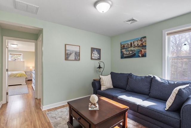 22 Fairfield Dr, Wareham, MA 02571