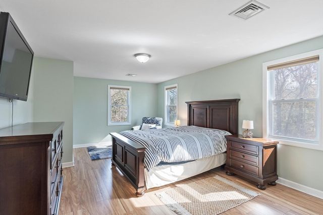 22 Fairfield Dr, Wareham, MA 02571