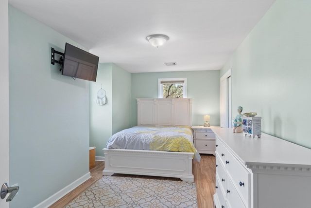 22 Fairfield Dr, Wareham, MA 02571
