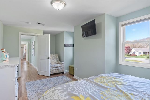 22 Fairfield Dr, Wareham, MA 02571