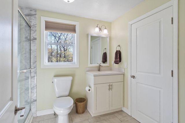 22 Fairfield Dr, Wareham, MA 02571