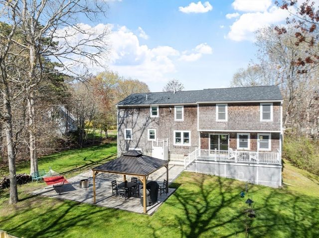22 Fairfield Dr, Wareham, MA 02571