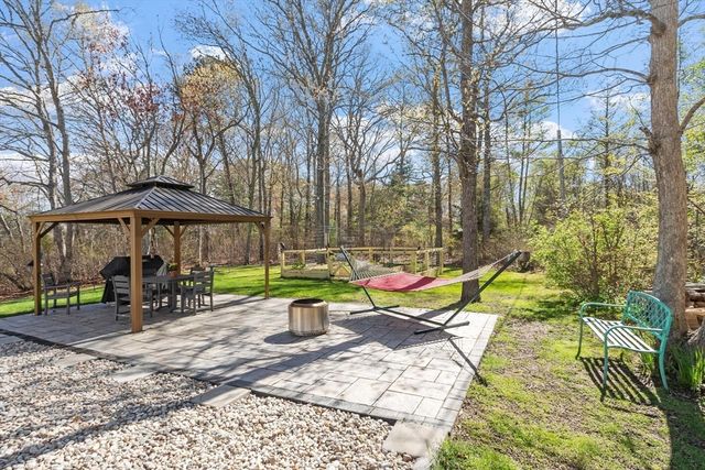 22 Fairfield Dr, Wareham, MA 02571