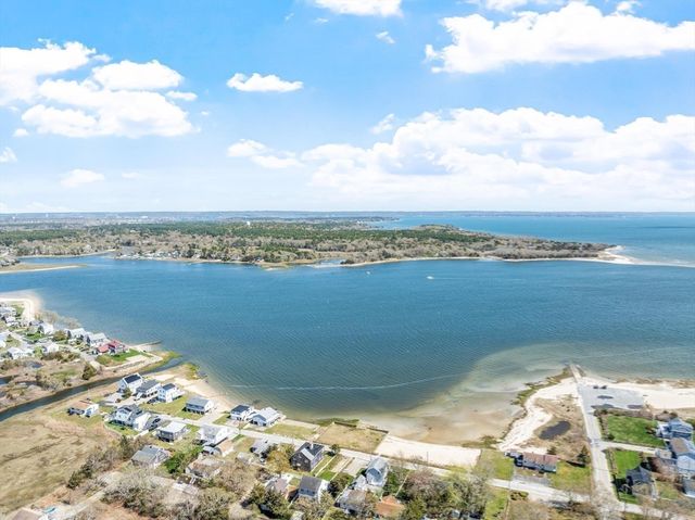 22 Fairfield Dr, Wareham, MA 02571