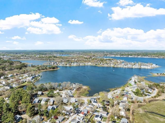 22 Fairfield Dr, Wareham, MA 02571