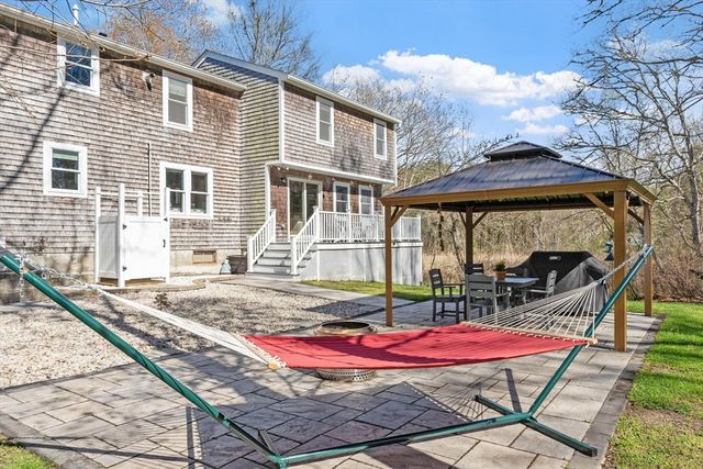 22 Fairfield Dr, Wareham, MA 02571