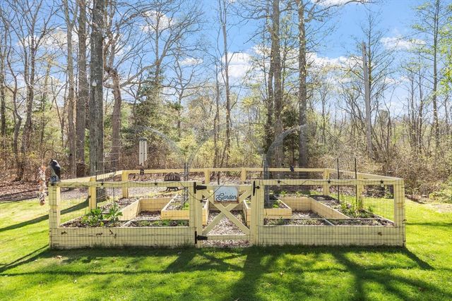 22 Fairfield Dr, Wareham, MA 02571