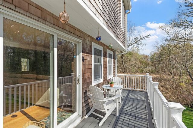 22 Fairfield Dr, Wareham, MA 02571