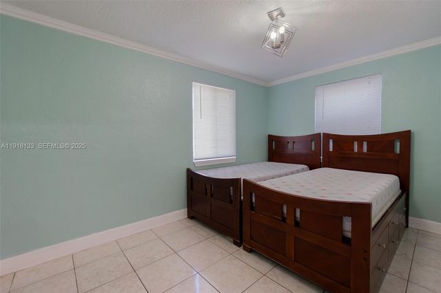 6634 Hope St, Hollywood, FL 33024