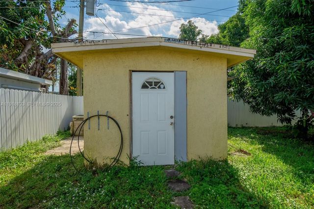 6634 Hope St, Hollywood, FL 33024