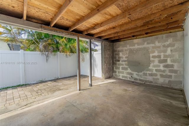 6634 Hope St, Hollywood, FL 33024