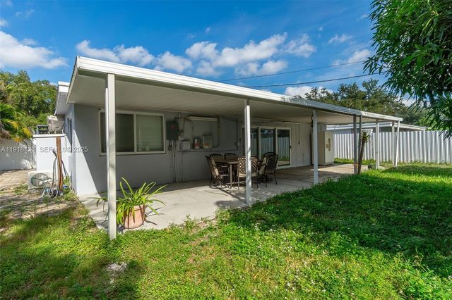 6634 Hope St, Hollywood, FL 33024
